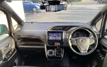 Toyota Voxy III, 2020 год, 1 975 001 рублей, 12 фотография