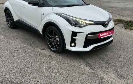 Toyota C-HR I рестайлинг, 2020 год, 1 980 000 рублей, 4 фотография