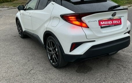 Toyota C-HR I рестайлинг, 2020 год, 1 980 000 рублей, 10 фотография