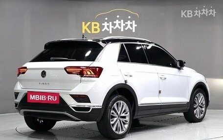 Volkswagen T-Roc I, 2022 год, 2 400 010 рублей, 3 фотография