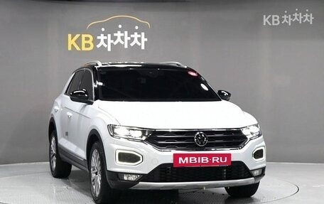 Volkswagen T-Roc I, 2022 год, 2 400 010 рублей, 2 фотография