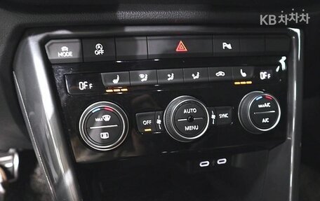 Volkswagen T-Roc I, 2022 год, 2 400 010 рублей, 13 фотография