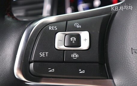 Volkswagen T-Roc I, 2022 год, 2 400 010 рублей, 18 фотография