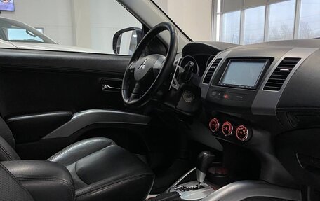 Mitsubishi Outlander III рестайлинг 3, 2011 год, 1 490 000 рублей, 13 фотография