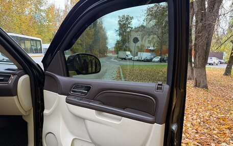 Cadillac Escalade III, 2011 год, 1 800 000 рублей, 23 фотография