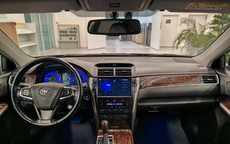 Toyota Camry, 2017 год, 2 030 000 рублей, 10 фотография