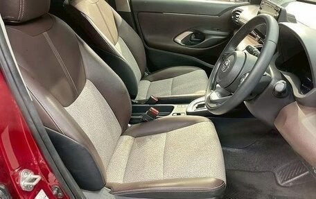 Toyota Yaris Cross, 2021 год, 1 608 000 рублей, 23 фотография