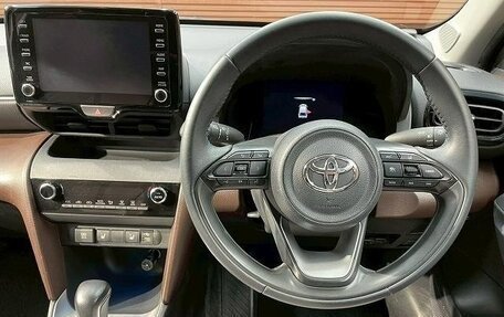 Toyota Yaris Cross, 2021 год, 1 608 000 рублей, 36 фотография