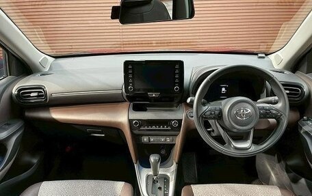 Toyota Yaris Cross, 2021 год, 1 608 000 рублей, 35 фотография