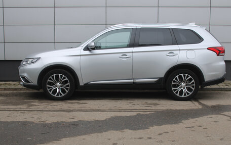 Mitsubishi Outlander III рестайлинг 3, 2017 год, 1 974 000 рублей, 4 фотография