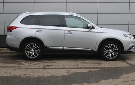 Mitsubishi Outlander III рестайлинг 3, 2017 год, 1 974 000 рублей, 5 фотография