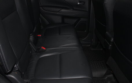 Mitsubishi Outlander III рестайлинг 3, 2017 год, 1 974 000 рублей, 12 фотография