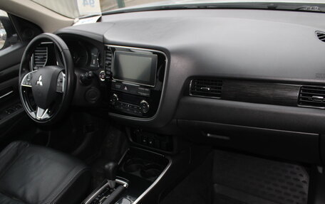 Mitsubishi Outlander III рестайлинг 3, 2017 год, 1 974 000 рублей, 11 фотография