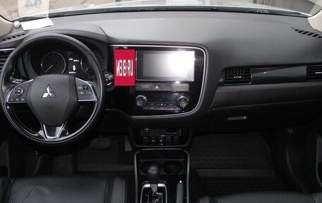 Mitsubishi Outlander III рестайлинг 3, 2017 год, 1 974 000 рублей, 9 фотография