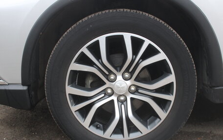 Mitsubishi Outlander III рестайлинг 3, 2017 год, 1 974 000 рублей, 14 фотография