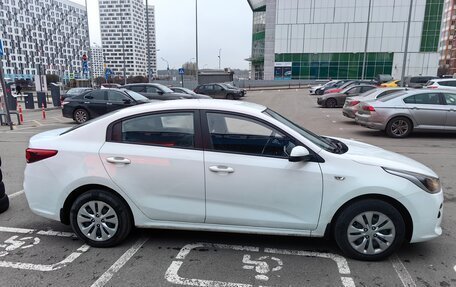 KIA Rio IV, 2018 год, 970 000 рублей, 3 фотография