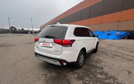 Mitsubishi Outlander III рестайлинг 3, 2018 год, 1 750 000 рублей, 4 фотография