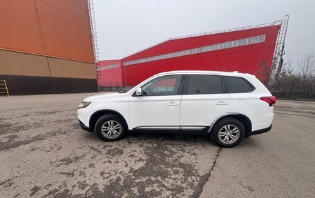 Mitsubishi Outlander III рестайлинг 3, 2018 год, 1 750 000 рублей, 7 фотография
