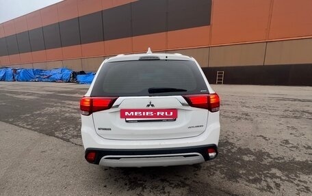 Mitsubishi Outlander III рестайлинг 3, 2018 год, 1 750 000 рублей, 5 фотография