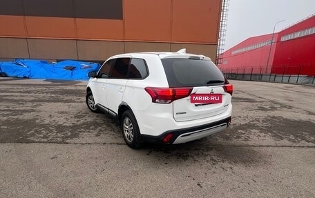 Mitsubishi Outlander III рестайлинг 3, 2018 год, 1 750 000 рублей, 6 фотография