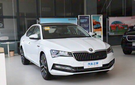 Skoda Superb, 2025 год, 2 450 000 рублей, 2 фотография