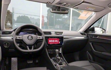 Skoda Superb, 2025 год, 2 450 000 рублей, 8 фотография