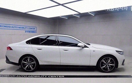 BMW 5 серия, 2024 год, 7 070 010 рублей, 2 фотография