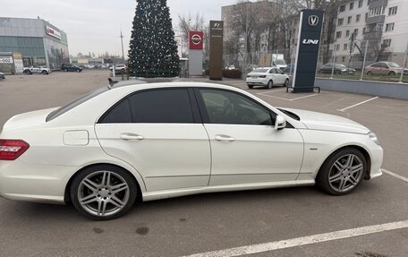 Mercedes-Benz E-Класс, 2011 год, 1 890 000 рублей, 2 фотография