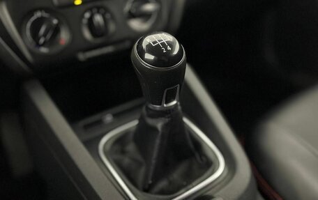 Volkswagen Jetta VI, 2013 год, 900 000 рублей, 21 фотография