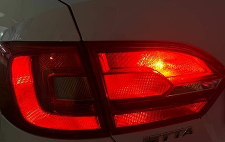 Volkswagen Jetta VI, 2013 год, 900 000 рублей, 26 фотография