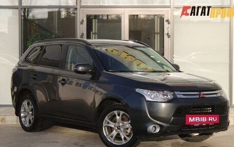 Mitsubishi Outlander III рестайлинг 3, 2013 год, 1 300 000 рублей, 3 фотография
