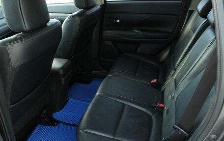 Mitsubishi Outlander III рестайлинг 3, 2013 год, 1 300 000 рублей, 25 фотография