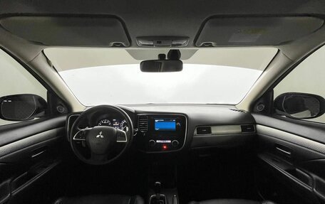 Mitsubishi Outlander III рестайлинг 3, 2012 год, 1 400 000 рублей, 10 фотография