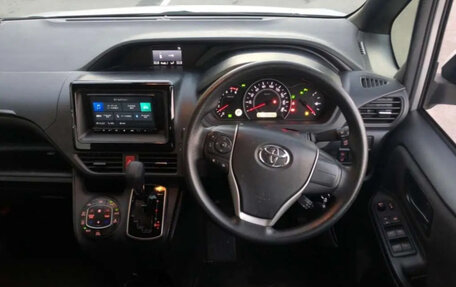 Toyota Noah III, 2021 год, 1 910 000 рублей, 6 фотография