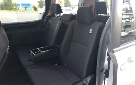 Toyota Noah III, 2021 год, 1 910 000 рублей, 11 фотография