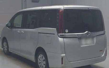 Toyota Noah III, 2021 год, 1 910 000 рублей, 4 фотография