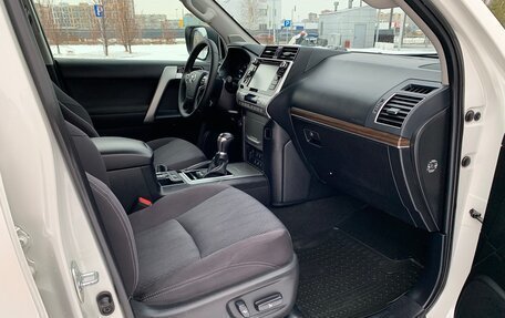 Toyota Land Cruiser Prado 150 рестайлинг 2, 2019 год, 4 870 000 рублей, 28 фотография