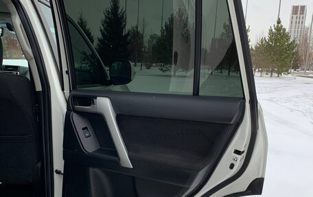 Toyota Land Cruiser Prado 150 рестайлинг 2, 2019 год, 4 870 000 рублей, 33 фотография