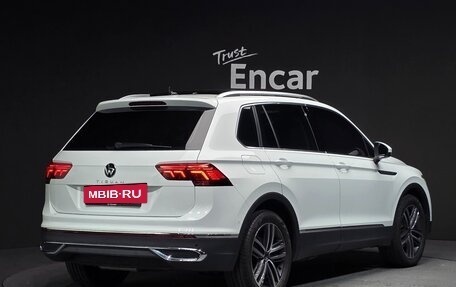 Volkswagen Tiguan II, 2022 год, 3 543 000 рублей, 2 фотография