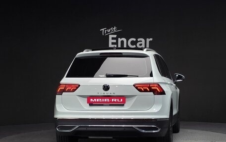 Volkswagen Tiguan II, 2022 год, 3 543 000 рублей, 4 фотография