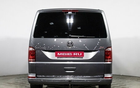 Volkswagen Multivan T6 рестайлинг, 2018 год, 4 299 700 рублей, 6 фотография