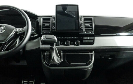 Volkswagen Multivan T6 рестайлинг, 2018 год, 4 299 700 рублей, 14 фотография