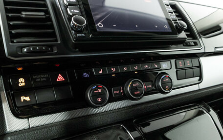 Volkswagen Multivan T6 рестайлинг, 2018 год, 4 299 700 рублей, 20 фотография