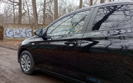 Hyundai Solaris II рестайлинг, 2021 год, 900 000 рублей, 8 фотография