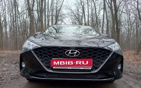 Hyundai Solaris II рестайлинг, 2021 год, 900 000 рублей, 4 фотография