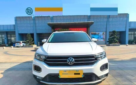 Volkswagen T-Roc I, 2022 год, 1 690 000 рублей, 2 фотография