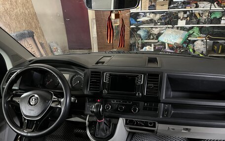 Volkswagen Transporter T6 рестайлинг, 2018 год, 2 500 000 рублей, 6 фотография