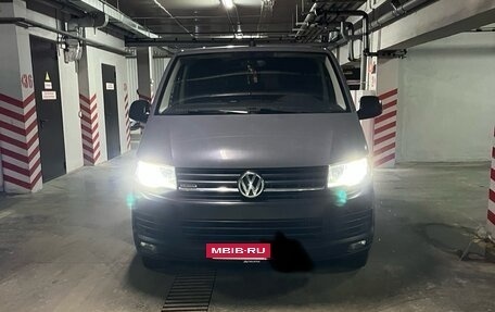 Volkswagen Transporter T6 рестайлинг, 2018 год, 2 500 000 рублей, 2 фотография