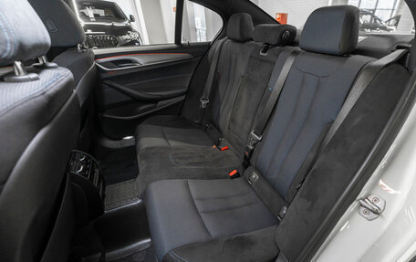 BMW 5 серия, 2018 год, 3 980 000 рублей, 12 фотография