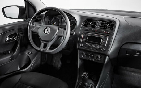 Volkswagen Polo VI (EU Market), 2018 год, 899 000 рублей, 8 фотография